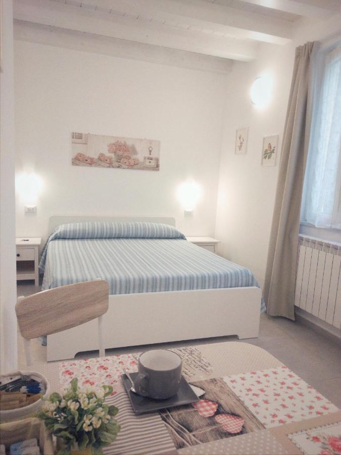 B&B Il Lupo E La Quercia Кастелнуово Магра Екстериор снимка