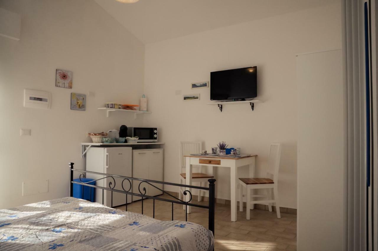 B&B Il Lupo E La Quercia Кастелнуово Магра Екстериор снимка